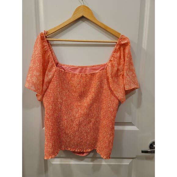 Lush Smocked Blouse with Dainty Floral Pattern - Picture 3 of 9